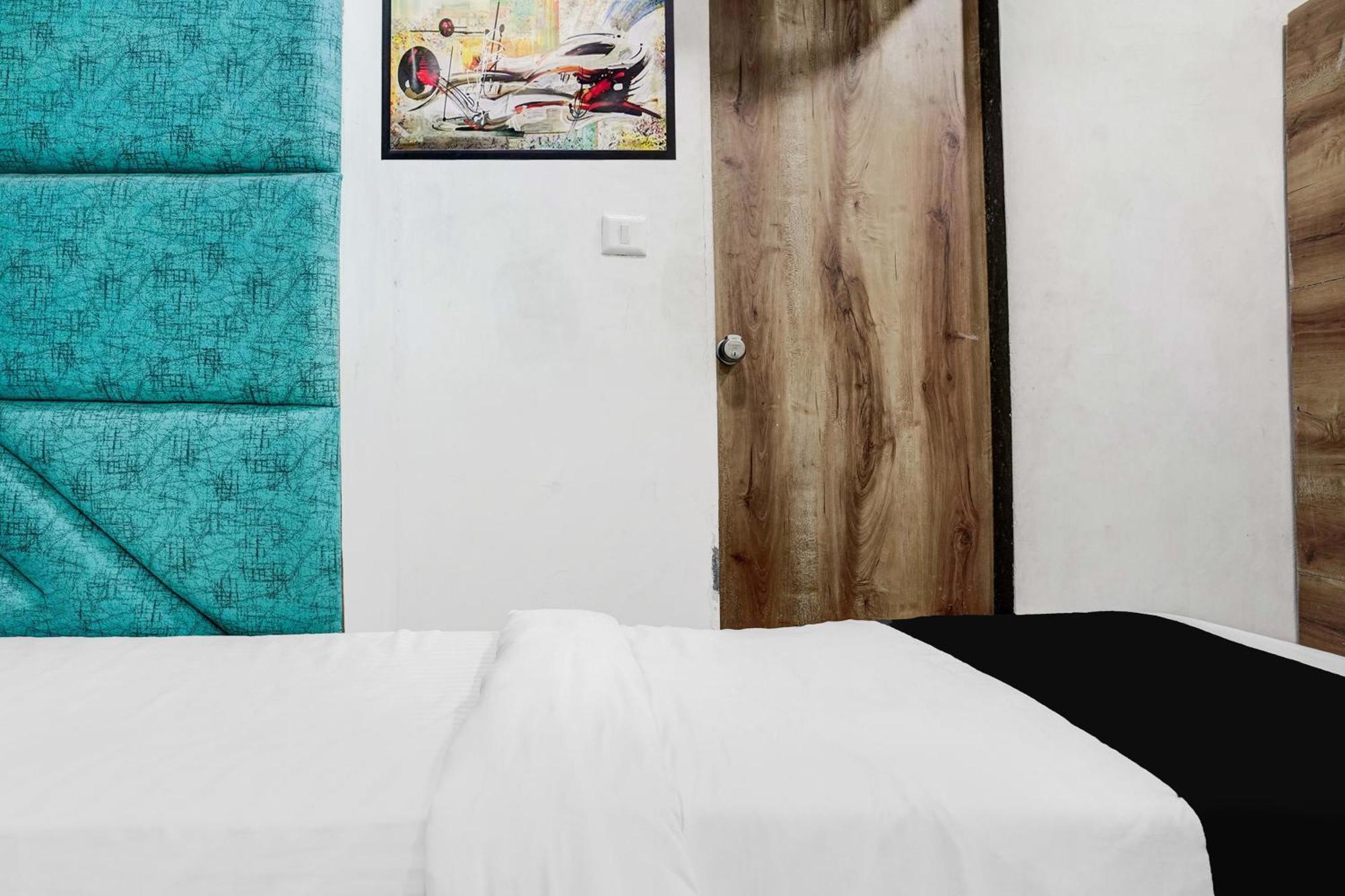 Super Collection O Maninagar Near Railway Station Formerly A1 Residency Ahmedabad Extérieur photo